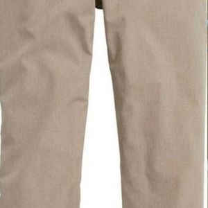Vineyard vines, tan boys dress pants. Size 3t. Brand new with tags.